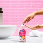 Softsoap Moisturizing Liquid Hand Soap, Coconut and Hibiscus, 11.25 Fluid Ounce Bottle - Image 2